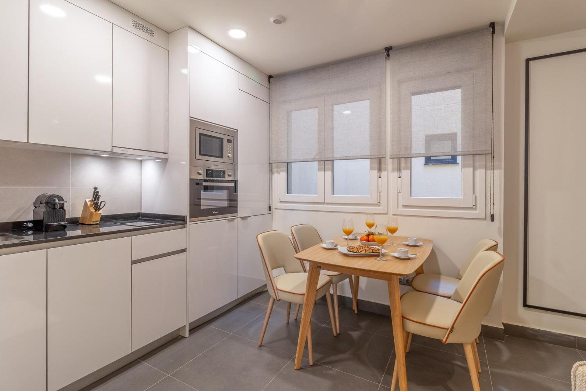 Authentic La Latina Getaway Just Steps From Iconic Rastro Latina Toledo X Appartement *